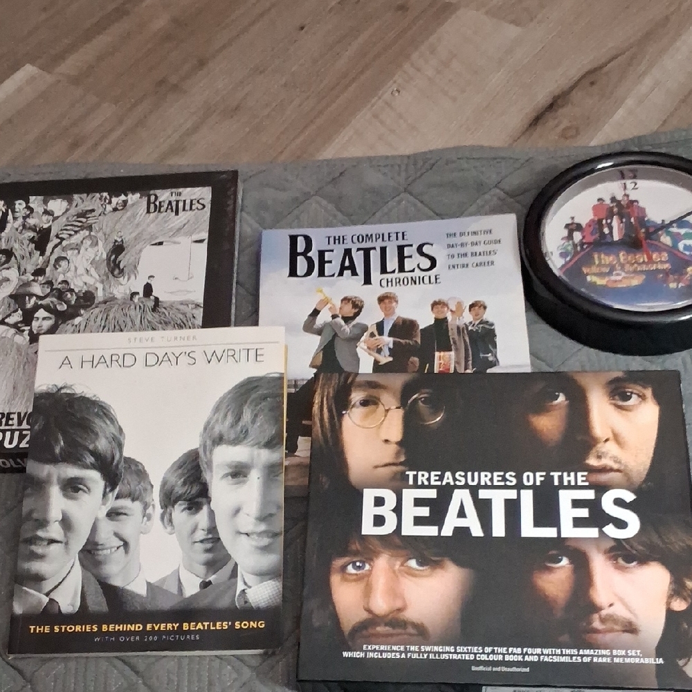 Beatles Book and Clock Collection⭐️⭐️⭐️